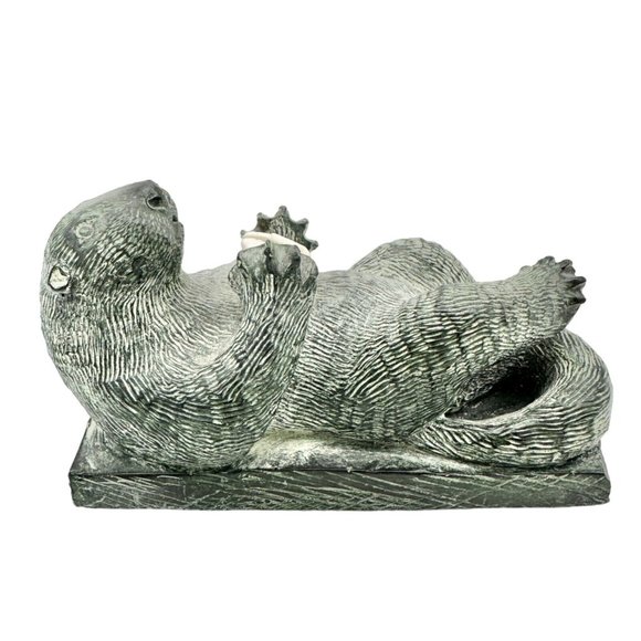The Wolf Sculptures Soapstone Sea Otter with Shell Gray 4.5 x 2.5 x 2.5 - Picture 3 of 10